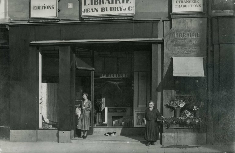 Boutique Pierre Chareau, première galerie, 3 rue du Cherche-midi dans le 6e arrondissement de Paris, 1925<br/>© Jeanne Bucher Jaeger