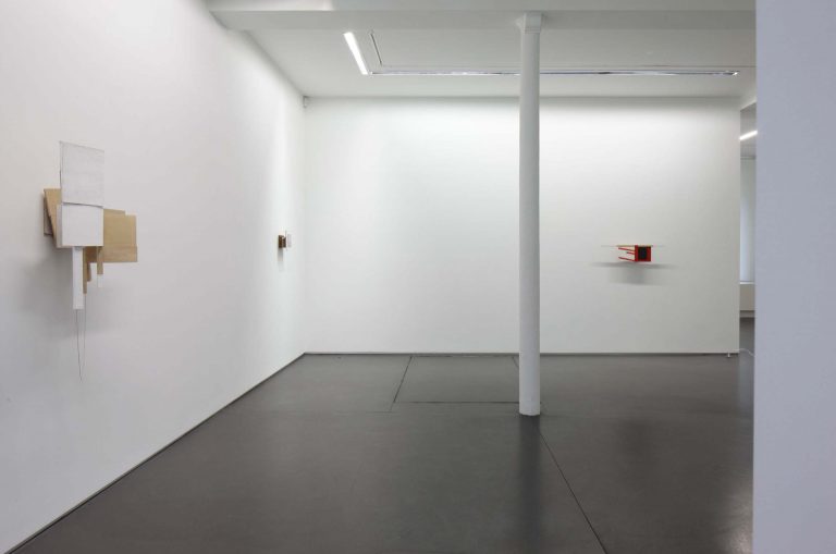 Exposition personnelle, « h e r e t o f o r e », Paul Wallach, 2013 © Jeanne Bucher Jaeger