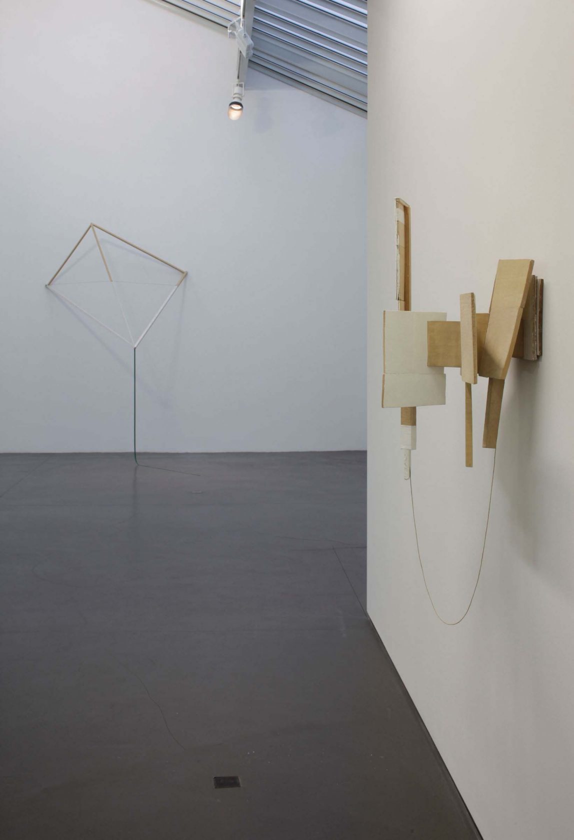 Exposition personnelle, « h e r e t o f o r e », Paul Wallach, 2013 © Jeanne Bucher Jaeger