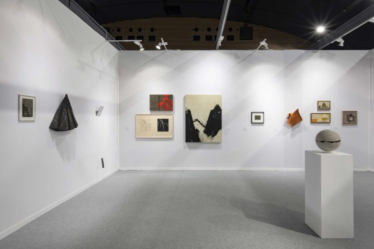 Stand de la Galerie Jeanne Bucher Jaeger, Art Paris, 2021<br/>© Jeanne Bucher Jaeger