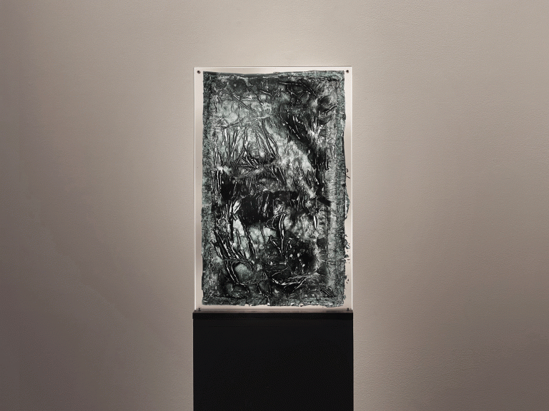 Evi Keller, Matière-Lumière, [Stèle] ML-V-19-0430, 2019<br/>© Jeanne Bucher Jaeger