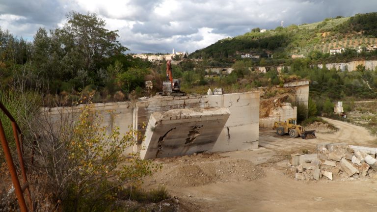 Extraction of travertine in the Serre di Rapolano<br/>© Jeanne Bucher Jaeger