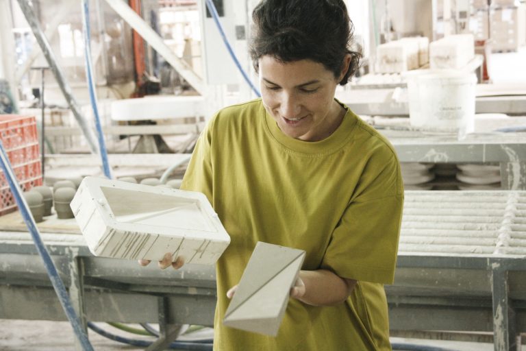 Maria Ana Vasco Costa in the atelier<br/>© Jeanne Bucher Jaeger