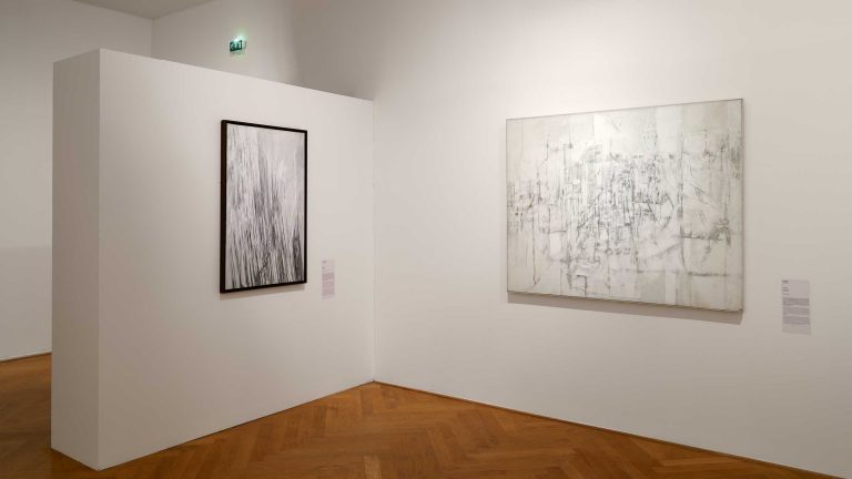 Vue d'exposition « Vieira da Silva, L'œil du Labyrinthe », 2022<br/>© Jeanne Bucher Jaeger