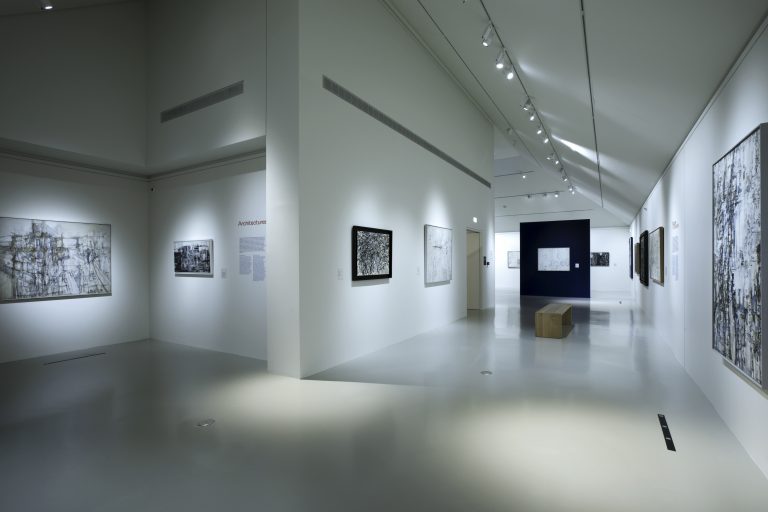 Vue de salles - Exposition Vieira da Silva L'œil du labyrinthe / L'œil des collectionneurs - 16 décembre 2022 - 3 avril 2023<br/>© Jeanne Bucher Jaeger