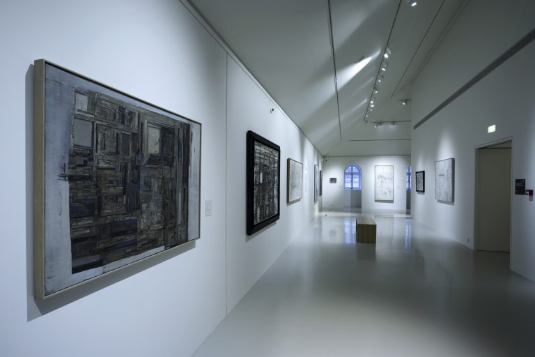 Vue de salles - Exposition Vieira da Silva L'œil du labyrinthe / L'œil des collectionneurs - 16 décembre 2022 - 3 avril 2023<br/>© Jeanne Bucher Jaeger