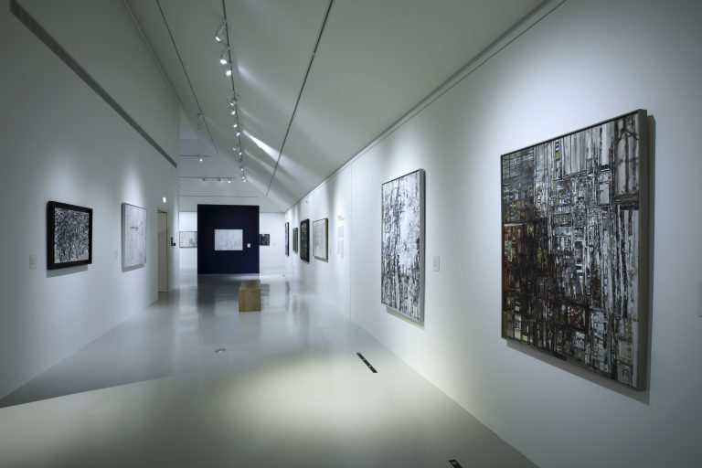 Vue de salles - Exposition Vieira da Silva L'œil du labyrinthe / L'œil des collectionneurs - 16 décembre 2022 - 3 avril 2023<br/>© Jeanne Bucher Jaeger