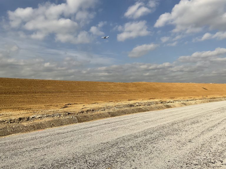 Antoine Grumbach, L’Œil du ciel, réalisé par ECT à Villeneuve-sous-Dammartin, France<br/>© Jeanne Bucher Jaeger