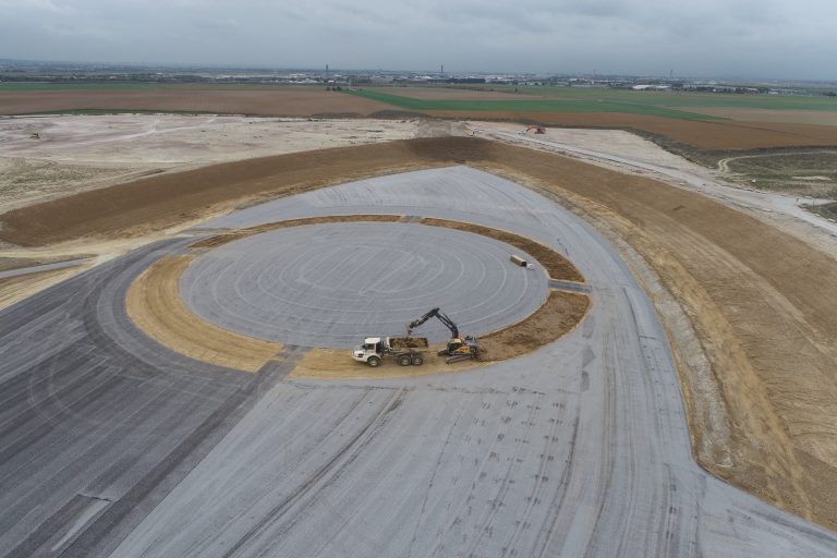 Antoine Grumbach, L’Œil du ciel, réalisé par ECT à Villeneuve-sous-Dammartin, France<br/>© Jeanne Bucher Jaeger