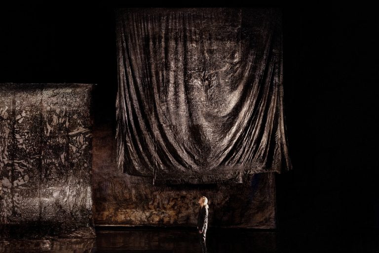 Evi Keller, Scenography Creation Matière-Lumière of the Opera Dido and Aeneas by Purcell 2023, Installation, March 2023<br/>© Jeanne Bucher Jaeger