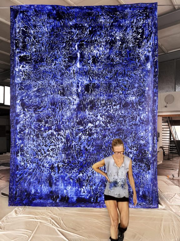 Evi Keller dans son atelier, 2024<br/>© Jeanne Bucher Jaeger