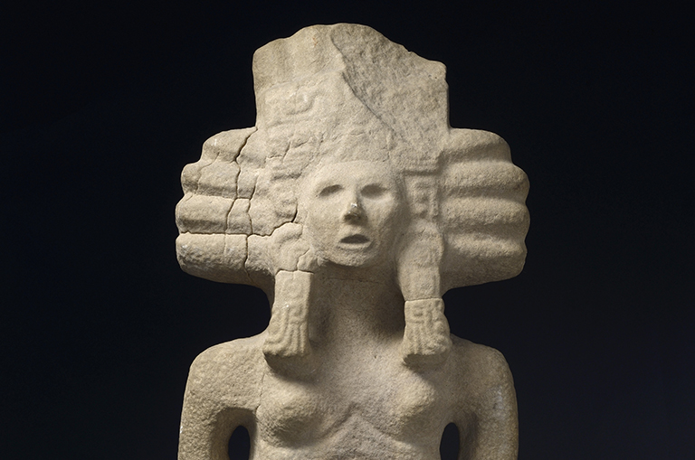 coverweb_Stele-Deesse-du-mais-700-750-apres-J.-C.-fond-noir-©Jean-Louis-Losi-300-dpi-768x509 © Jeanne Bucher Jaeger