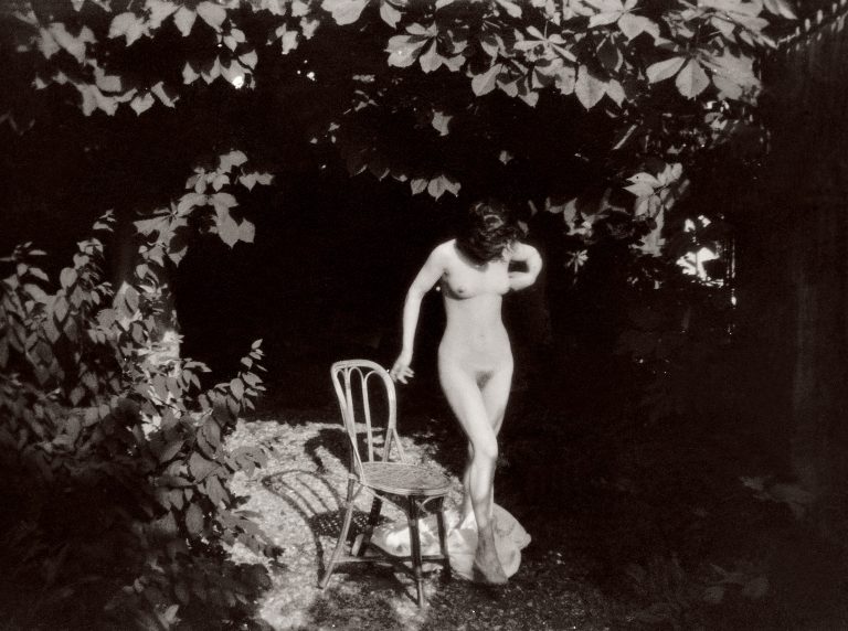 Pierre Bonnard, Marthe debout près d’une chaise,1900<br/>© Jeanne Bucher Jaeger